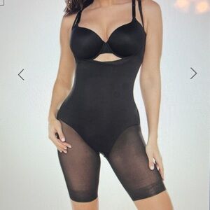 New! Miraclesuit Sheer Singlette Black Size Large NWT